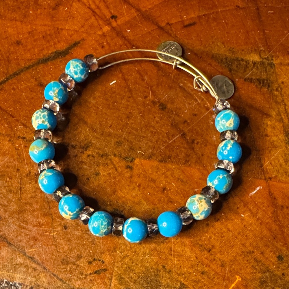 Turquoise and Gold Beaded Bracelet (3)